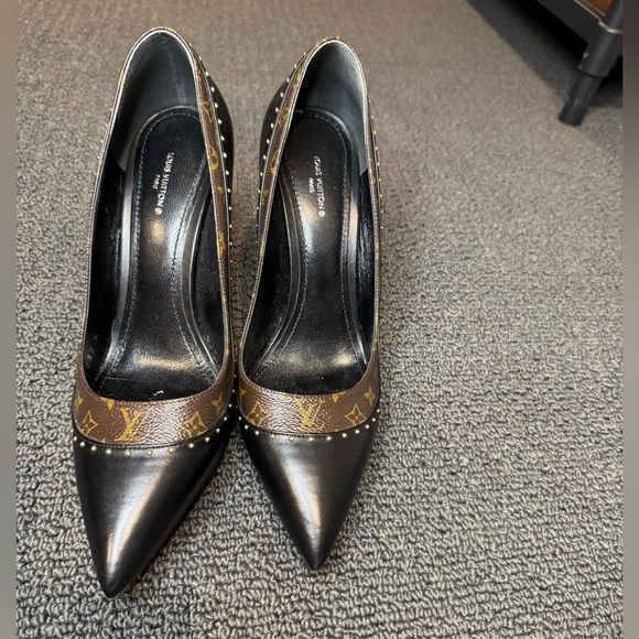 Louis Vuitton Black/Brown Monogram and Leather Studded Pointed Pumps - Picture 9 of 10